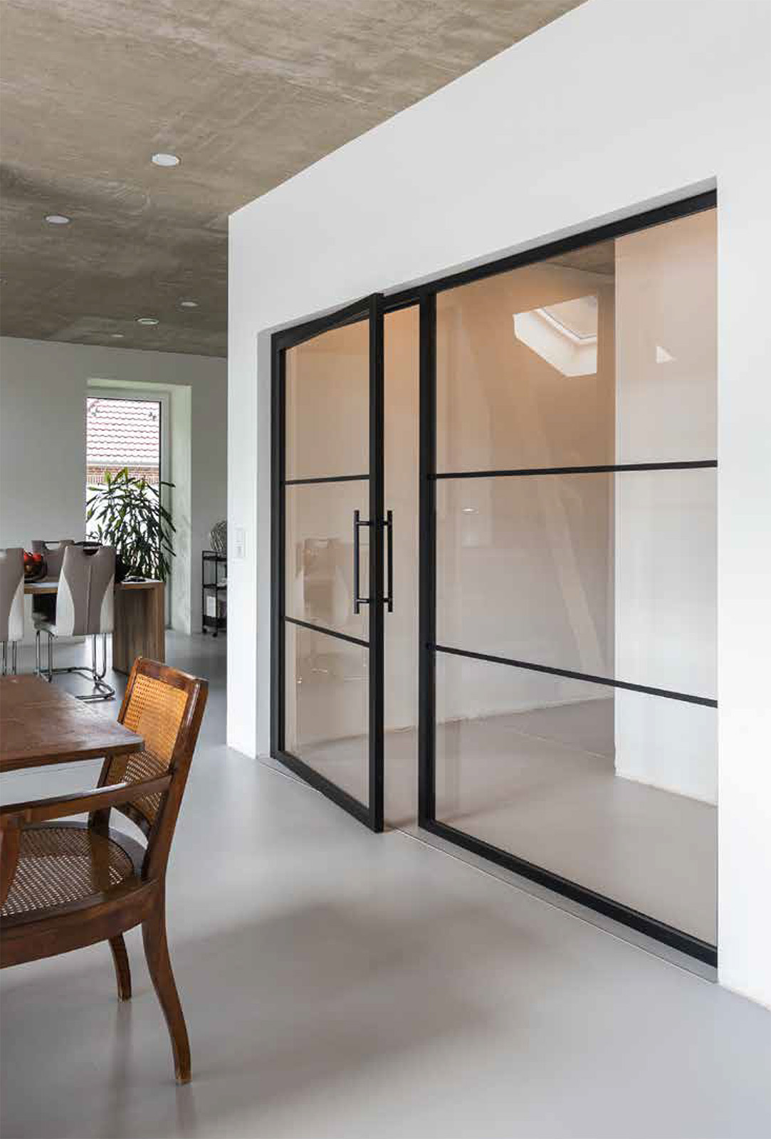 Loft-Tür aus Stahl und Glas